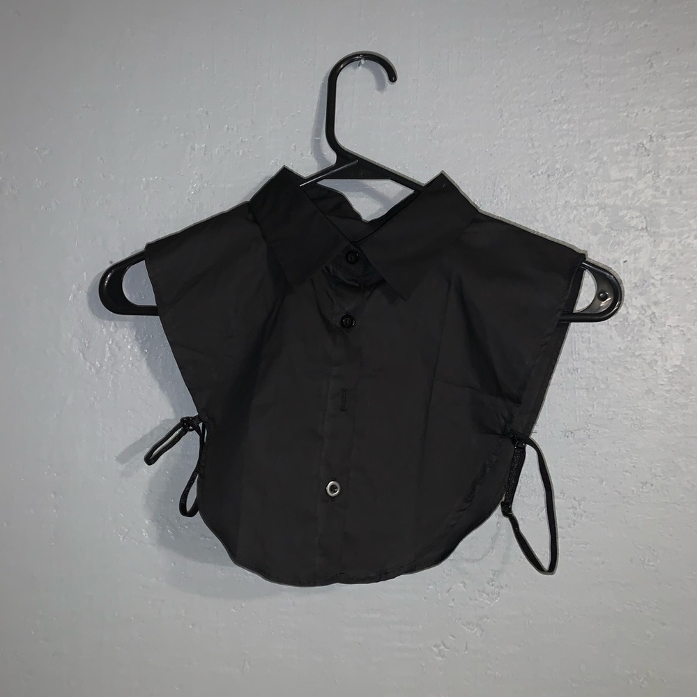 fake black collar lol